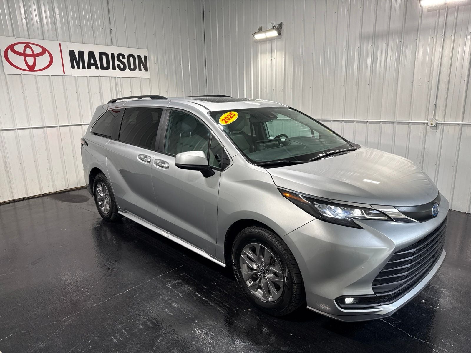2025 Toyota Sienna XLE 8 Passenger