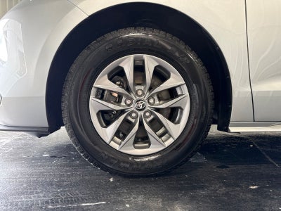 2025 Toyota Sienna XLE 8 Passenger