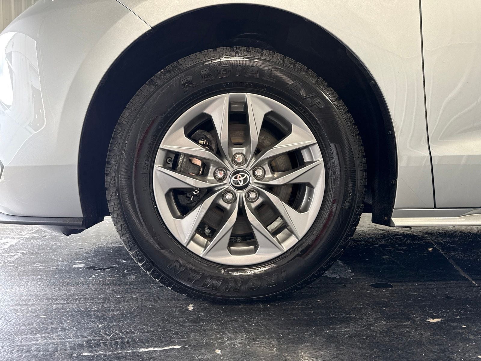 2025 Toyota Sienna XLE 8 Passenger