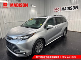 2025 Toyota Sienna XLE 8 Passenger