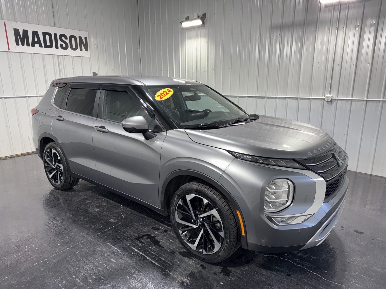 2024 Mitsubishi Outlander SE