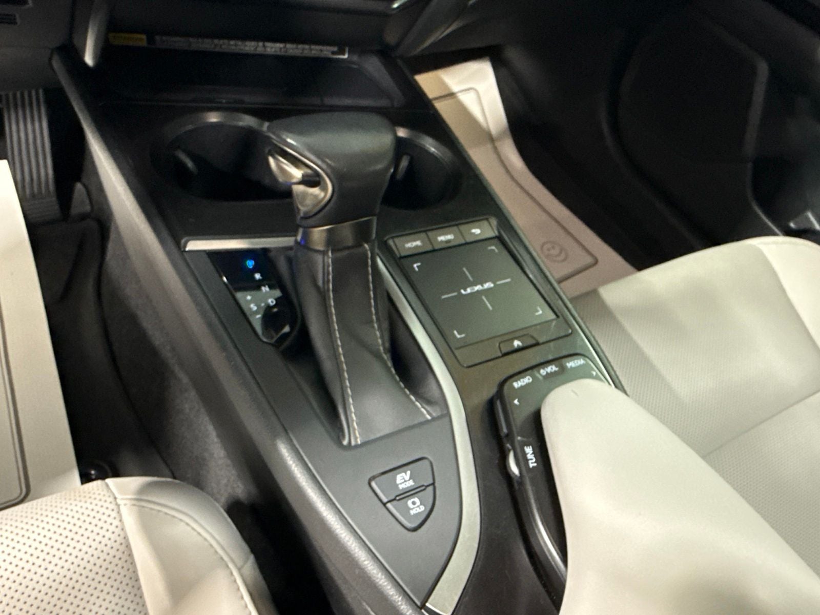 2020 Lexus UX 250h Base
