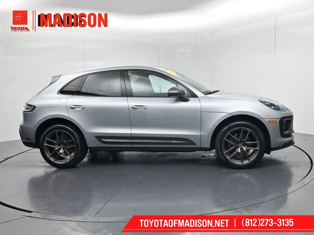 2024 Porsche Macan Base — photo 1 of 73