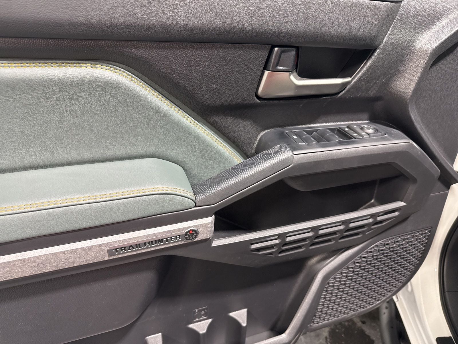2026 Toyota Tacoma i-FORCE MAX Tacoma Trailhunter