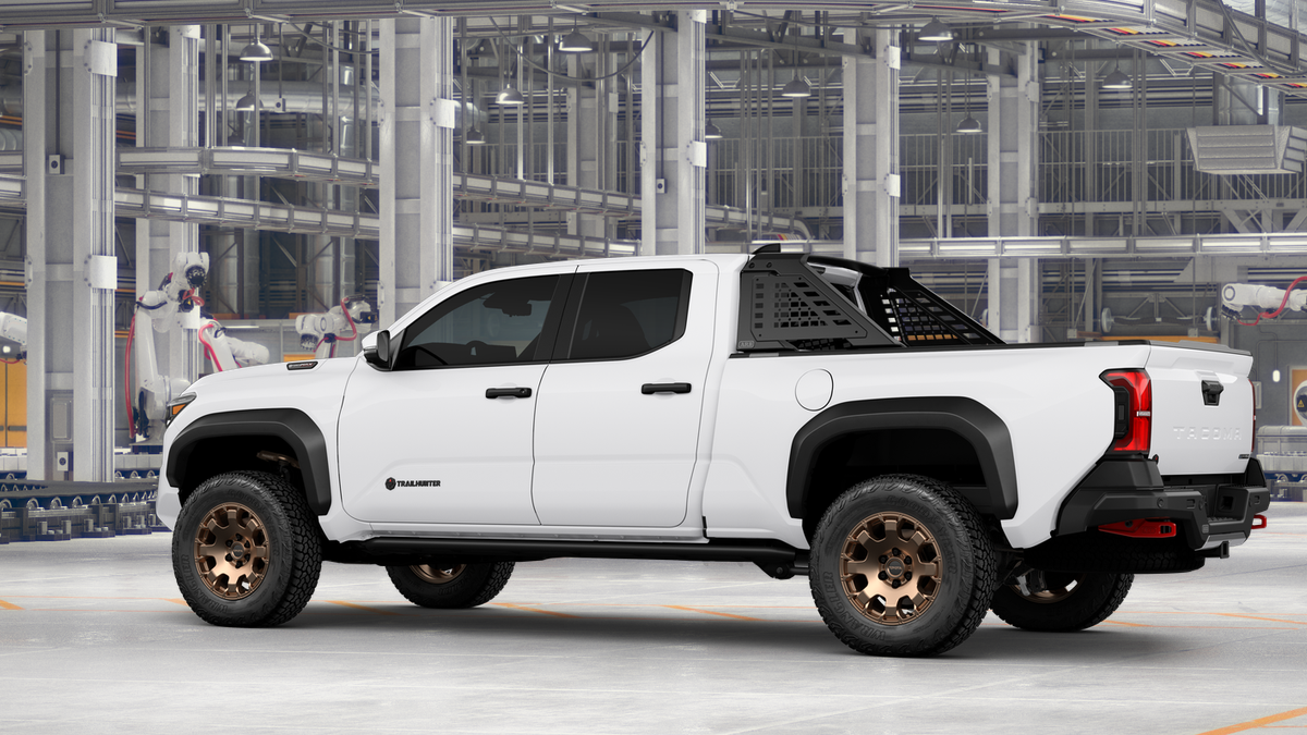 2026 Toyota Tacoma i-FORCE MAX Tacoma Trailhunter