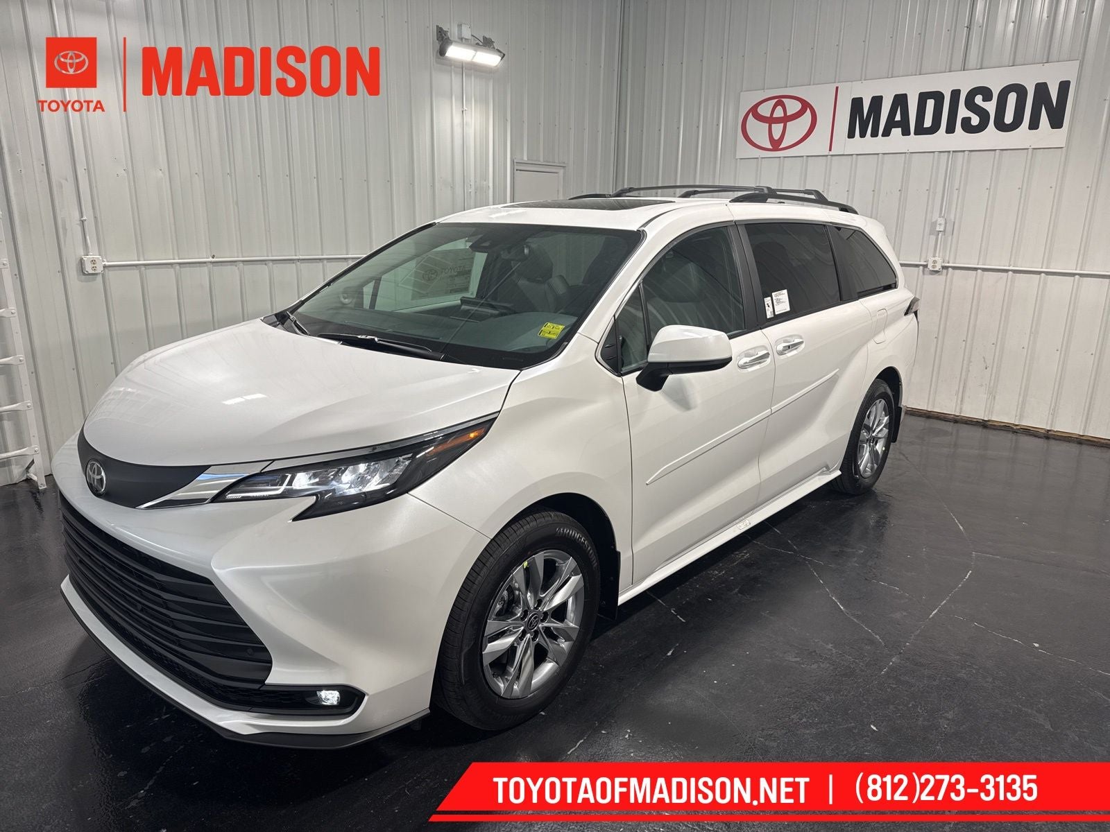 2026 Toyota Sienna XLE 7-Passenger Hybrid FWD's photo