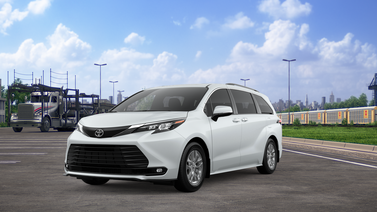 2026 Toyota Sienna XLE 7-Passenger Hybrid FWD's photo