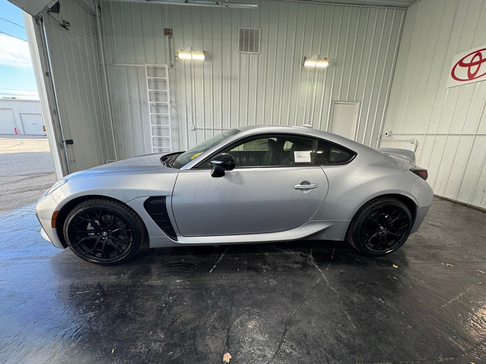 2025 Toyota GR86 Premium MT