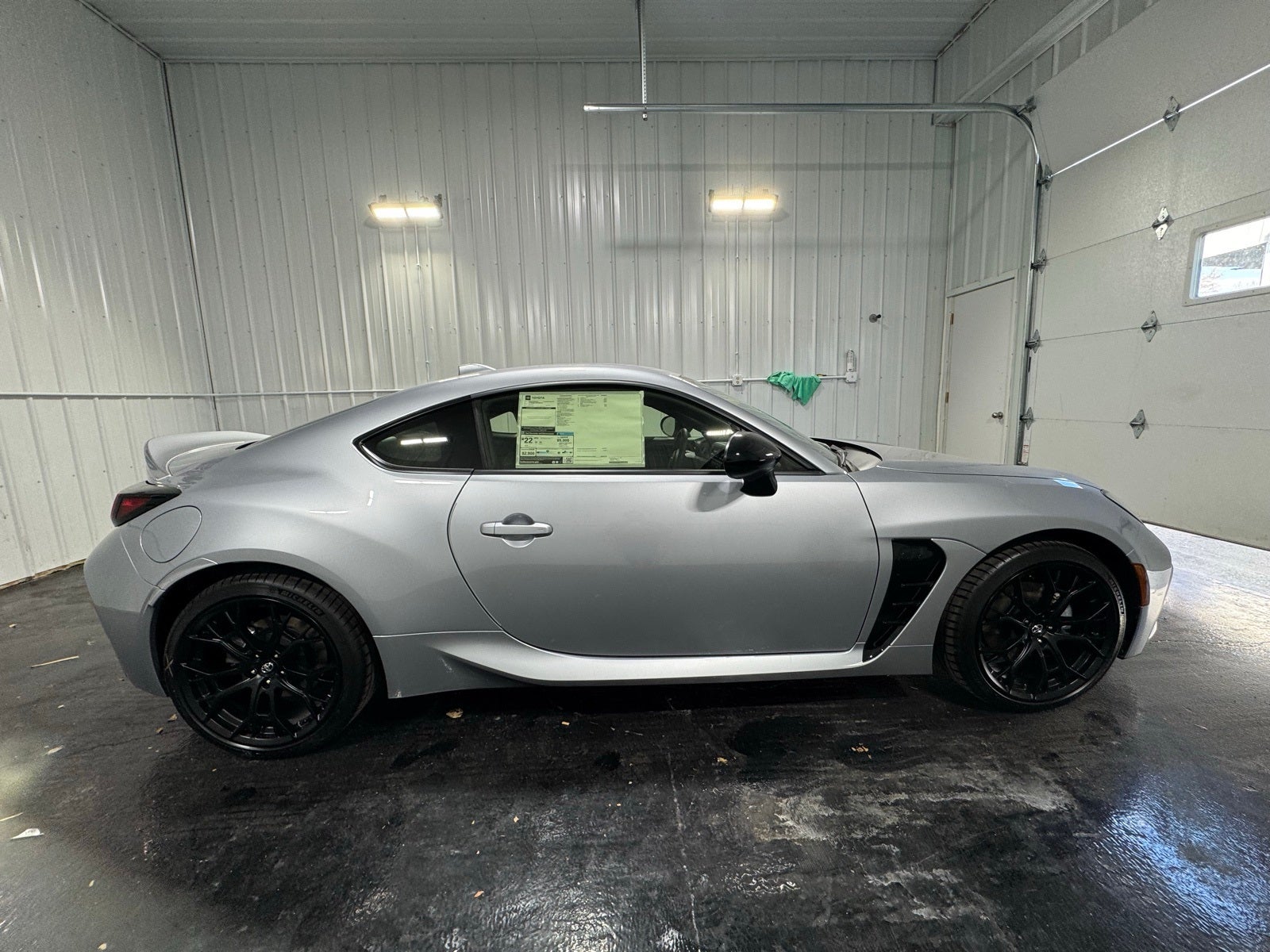 2025 Toyota GR86 Premium MT