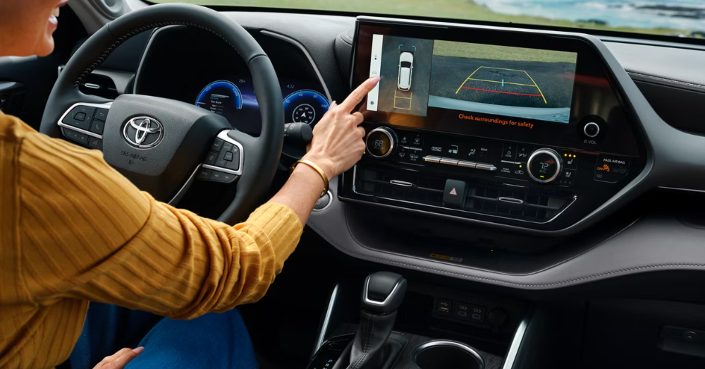 Toyota Highlander Hybrid Madison, IN - Interior